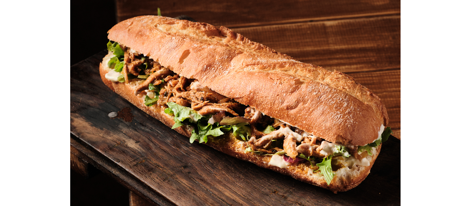 Bocadillo cochinita pibil.