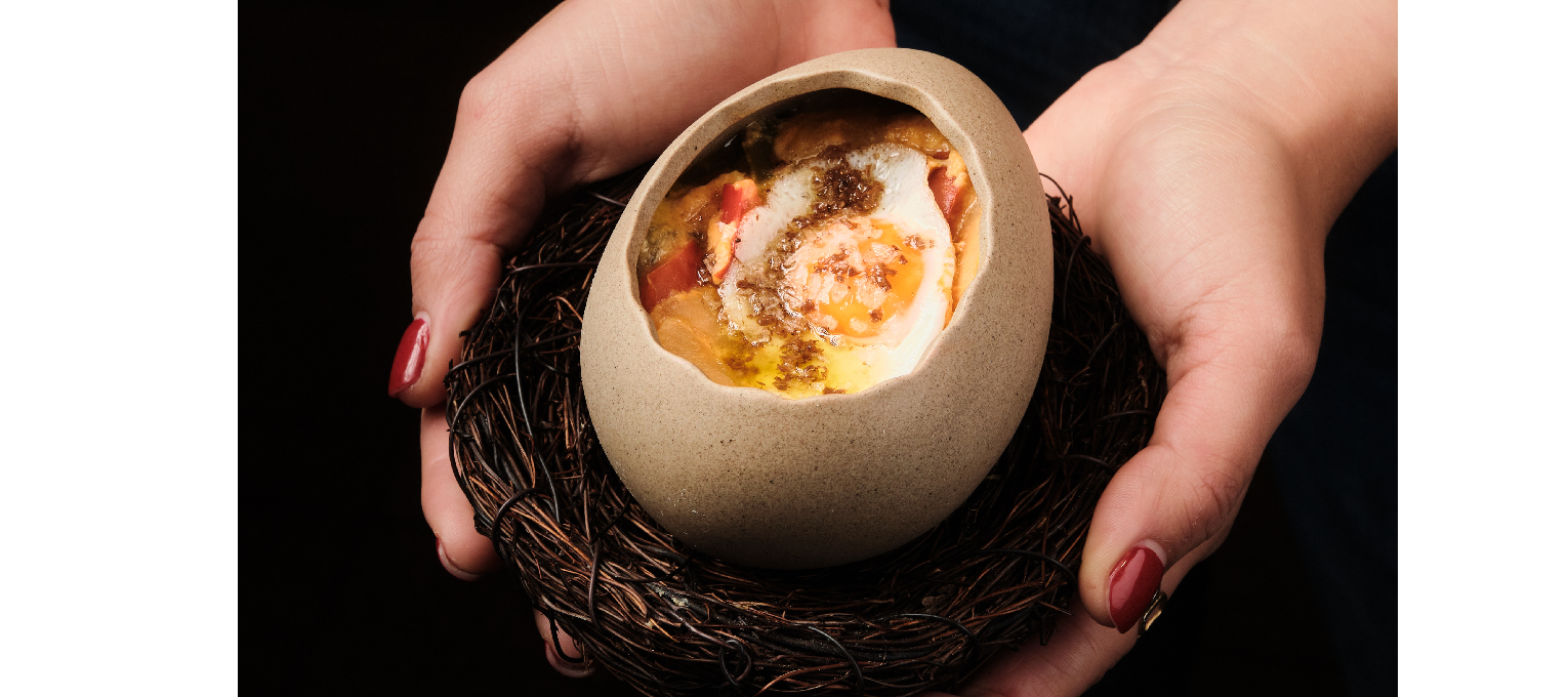 Pisto de verduras de nuestra huerta con huevo de codorniz y trufa.