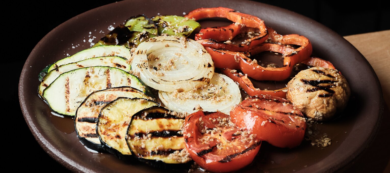 Parrillada de verduras con aceite de trufa.