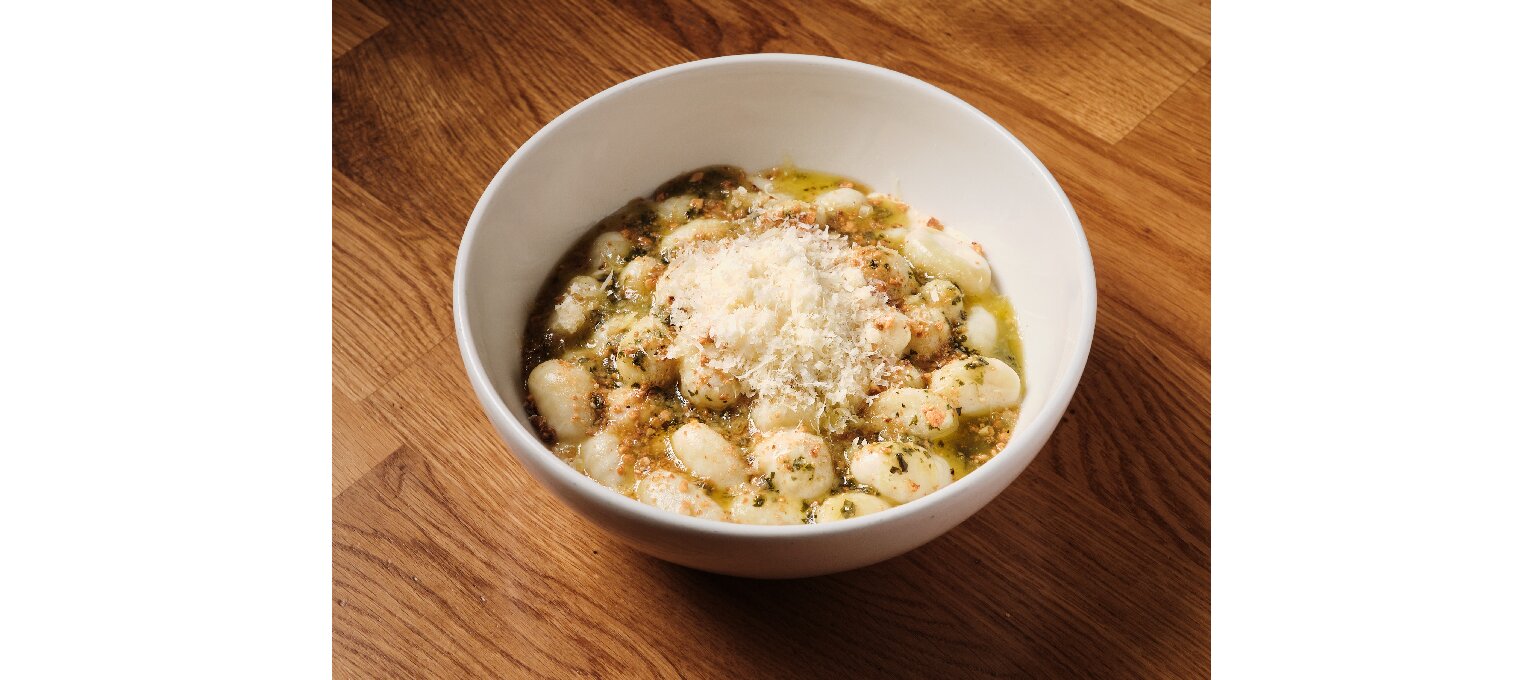 Gnocchi, queso y frutos secos.