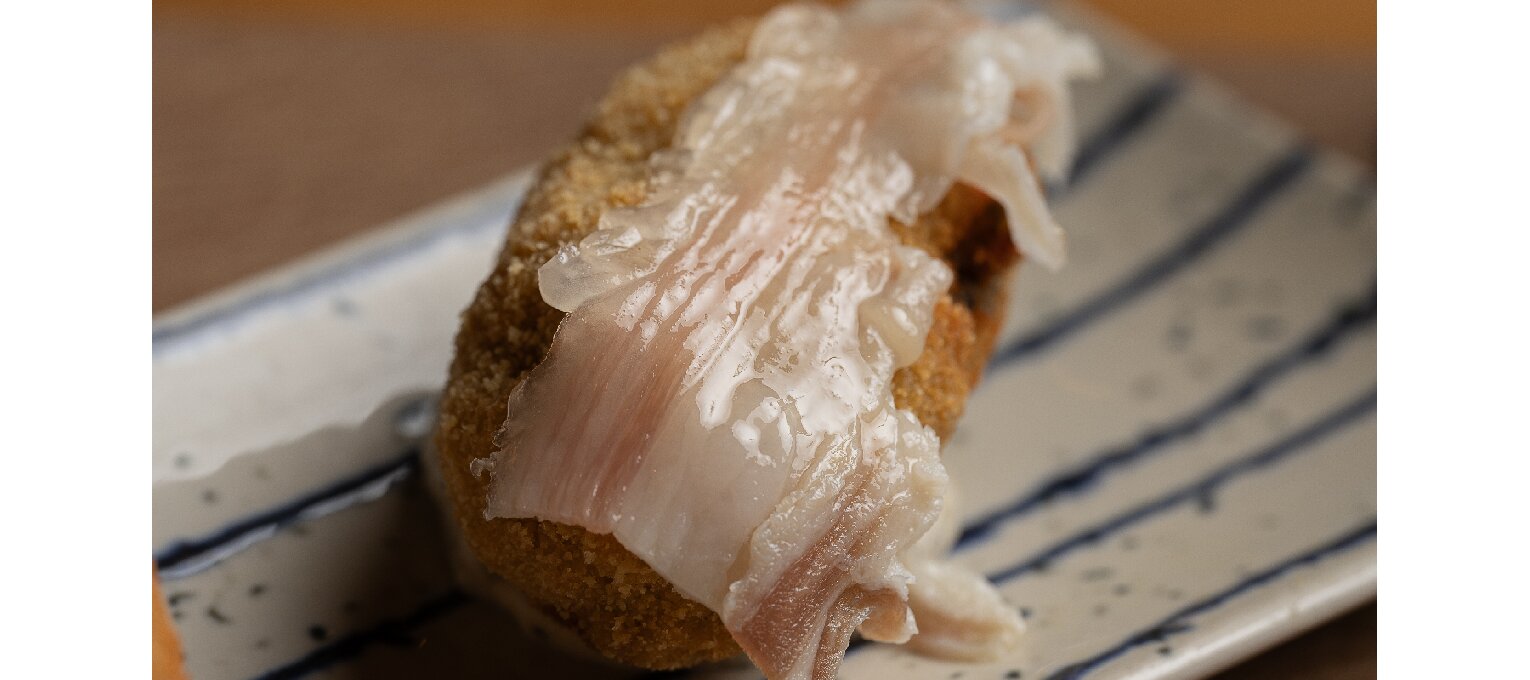 Croqueta de champiñones y trufa con papada ibérica.