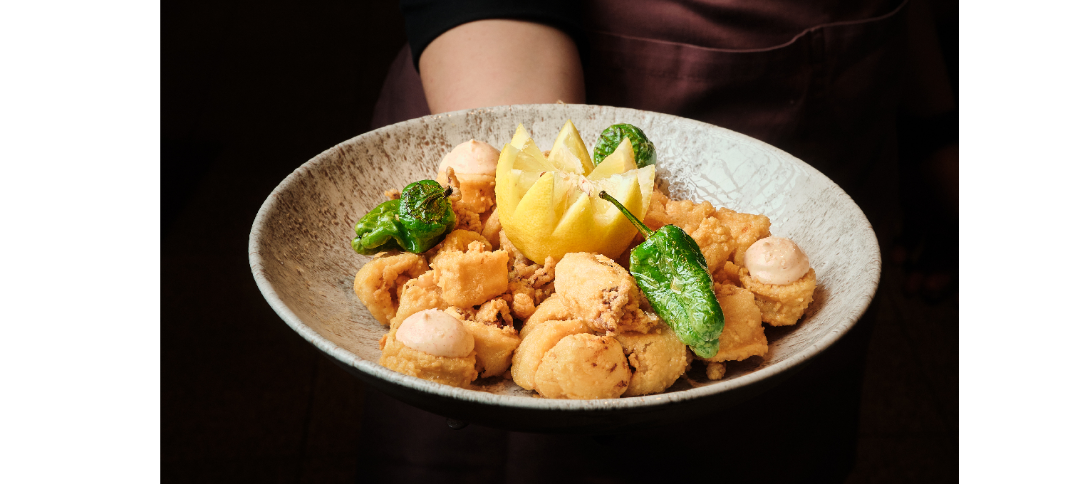 Rabas de chipiron con mahonesa de kimchi.