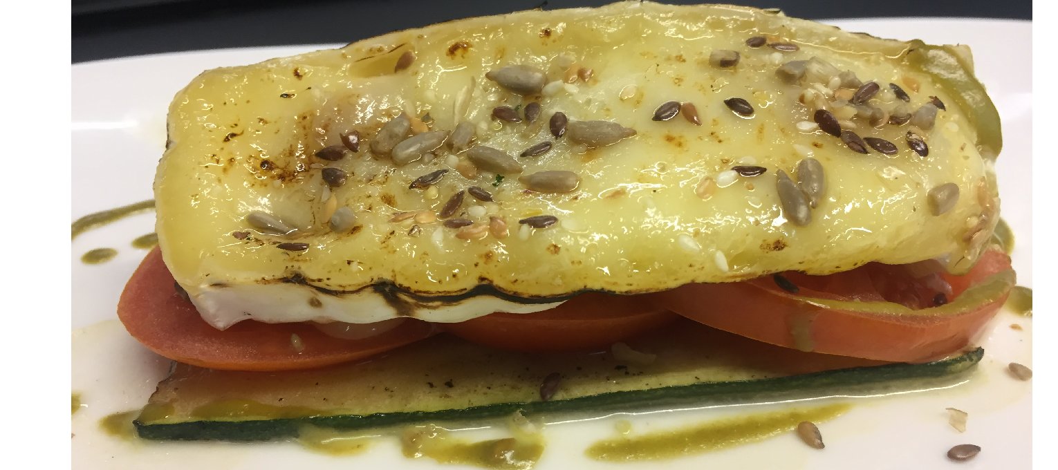 Pintxo mil-hojas de verdura, brie y ajo-aceite gratinado.