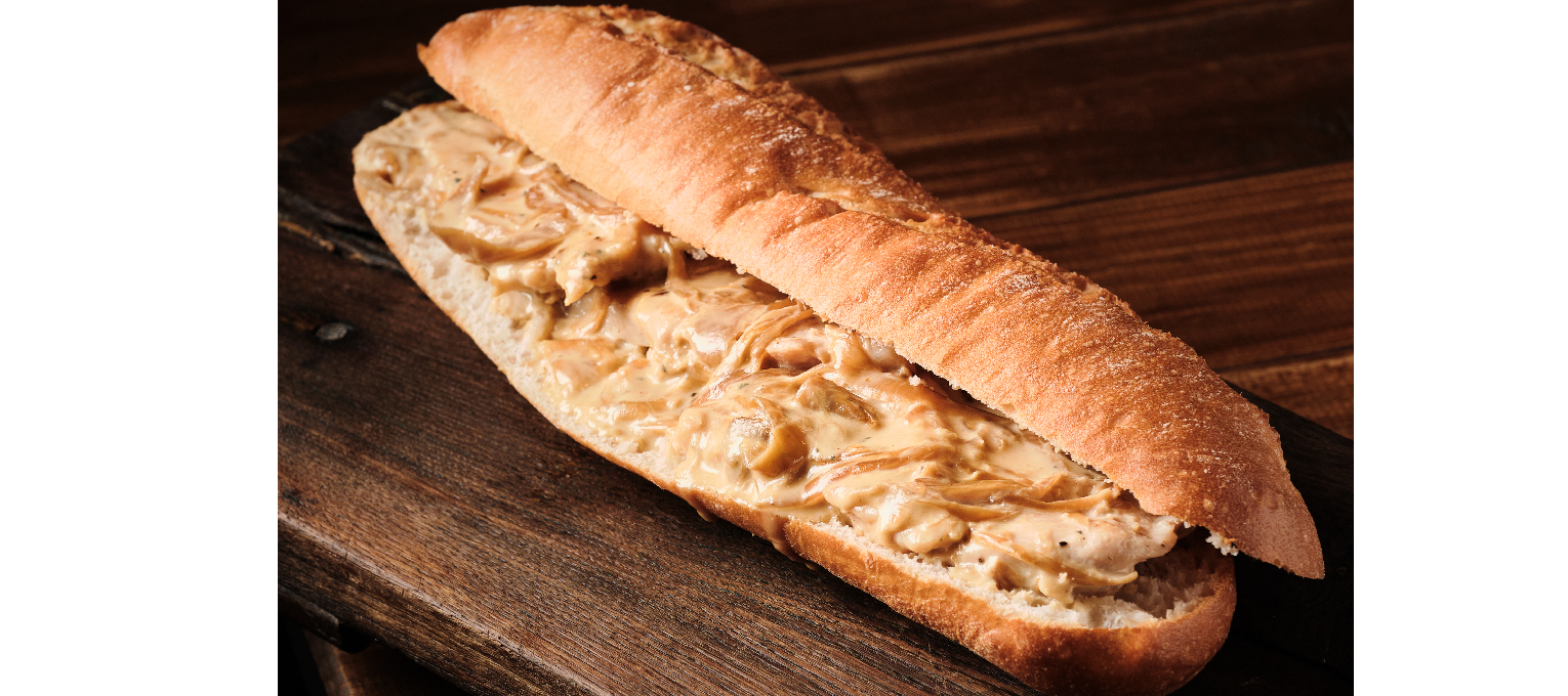 "Sergio" Bocadillo de pechuga de pollo, roquefort y cebolla caramelizada.