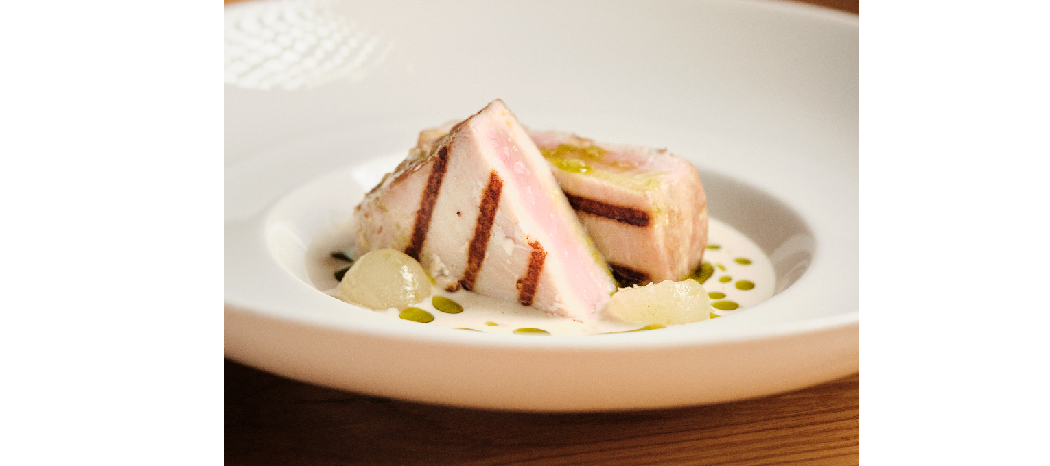 Bonito a la brasa, ajo blanco y melón.